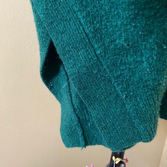 H&M Acryllic Wool Knit Oversized Turtle Neck - Picture 2 of 3